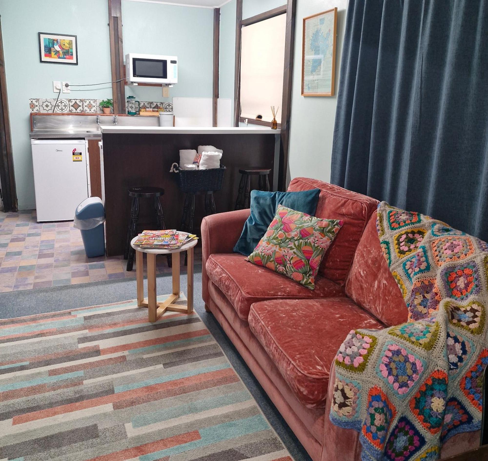Tokaanu Lodge Motel ตูรางี ภายนอก รูปภาพ